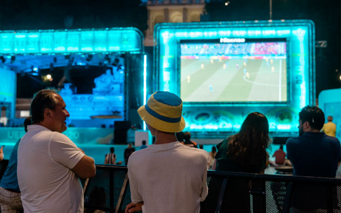 How to Organize a UEFA Champions League Viewing Party on Campus